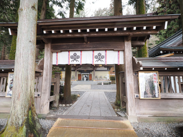 諏訪大社 上社 本宮